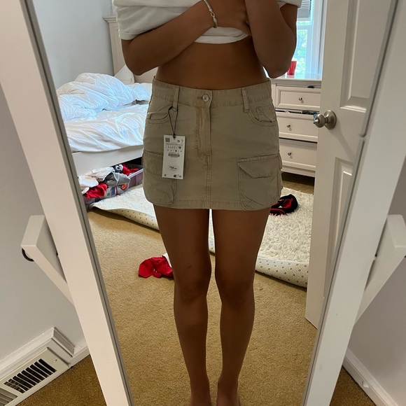 Brand new Zara cargo skirt, size medium - Picture 2 of 2